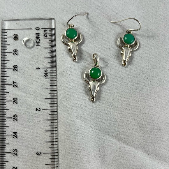 NEW Sterling silver and chrysoprase buffalo pendant and earrings set - Picture 2 of 5